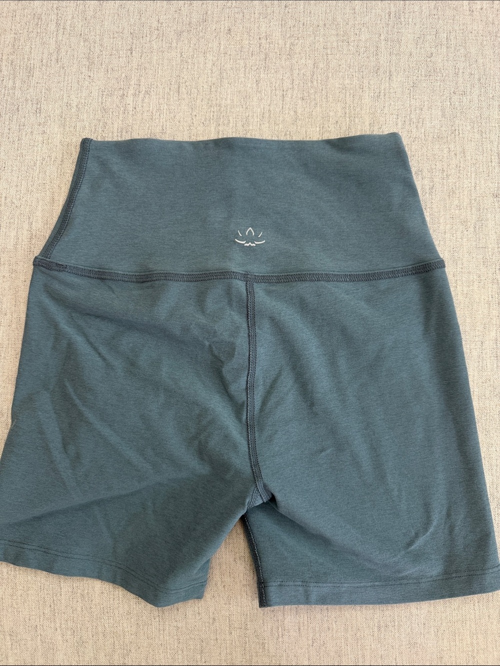Beyond Yoga High-Rise Bike Shorts in Teal Green